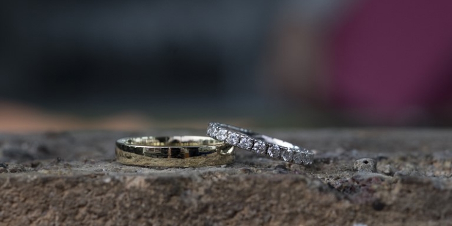 Geelgouden Herenring En Witgouden Memoirering