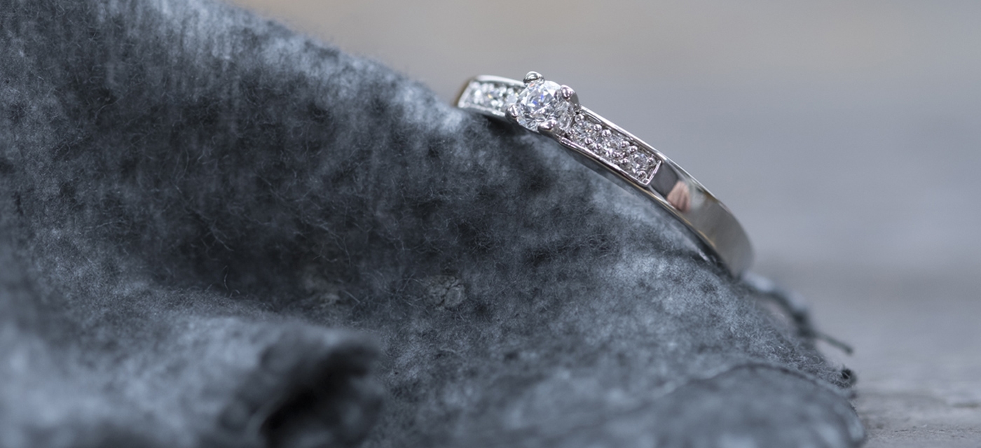 Witgouden ring met briljanten