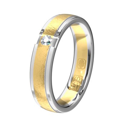 Deze ring is spannend door de afwisseling, glanzend en ijsmat, geelgoud en witgoud en een briljant in een stoere zetting