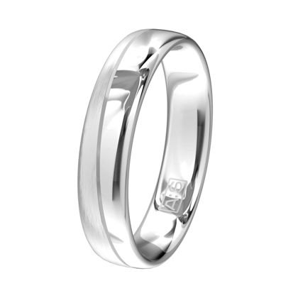 Is dit het perfecte model voor jouw? De prachtige bewerkingslijn en twee verschillende oppervlaktebewerkingen maken deze ring tot een waar plaatje!