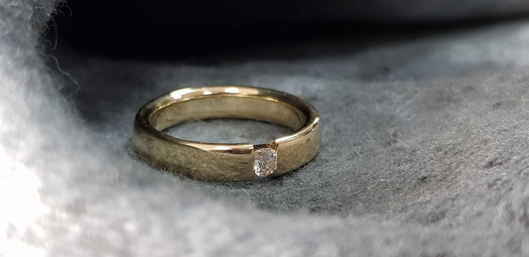 Ring met spanzetting