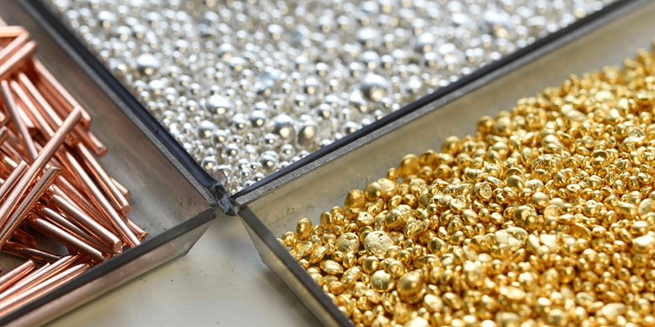 Rosegoud, Witgoud En Geelgoud In Bakjes