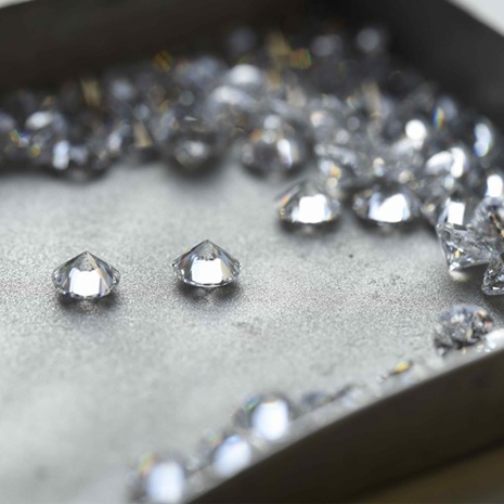 Diamanten In Een Bakje