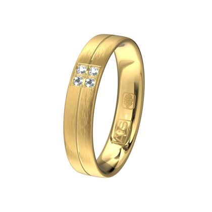 Wie wordt er niet gelukkig van deze matte geelgouden ring? De vier glimmende briljanten geven deze ring een prachtige uitstraling!