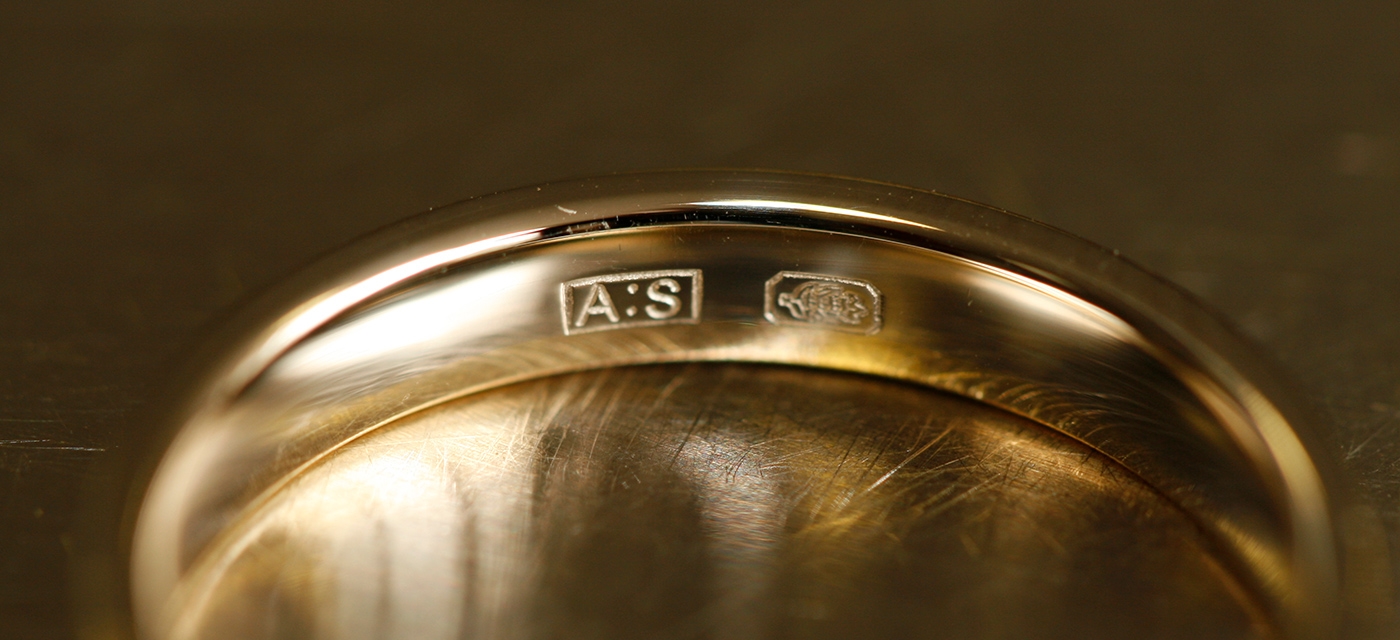 Ring met AS stempel en 585 keur