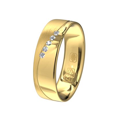 Glanzend geelgoud en gematteerd geelgoud worden gecombineerd in een sierlijk lijnenspel waarin door onze diamantzetters vijf briljanten zijn geplaatst.