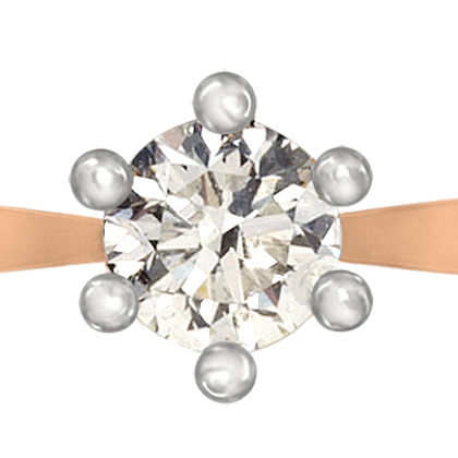 De klassieker onder de solitairringen! Prachtig uitgevoerd in een tweekleurige combinatie en voorzien van een briljant van 0,27 ct.