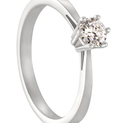 De klassieker onder de solitairringen! Prachtig uitgevoerd in een geheel witgoud palladium combinatie en voorzien van een briljant van 0,15 ct.