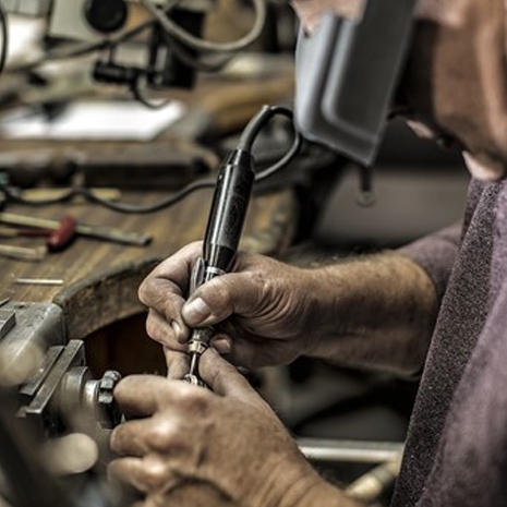 Diamantzetter Aan Het Werk