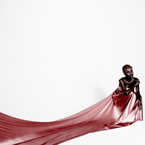 Dame Met Rose Lange Jurk