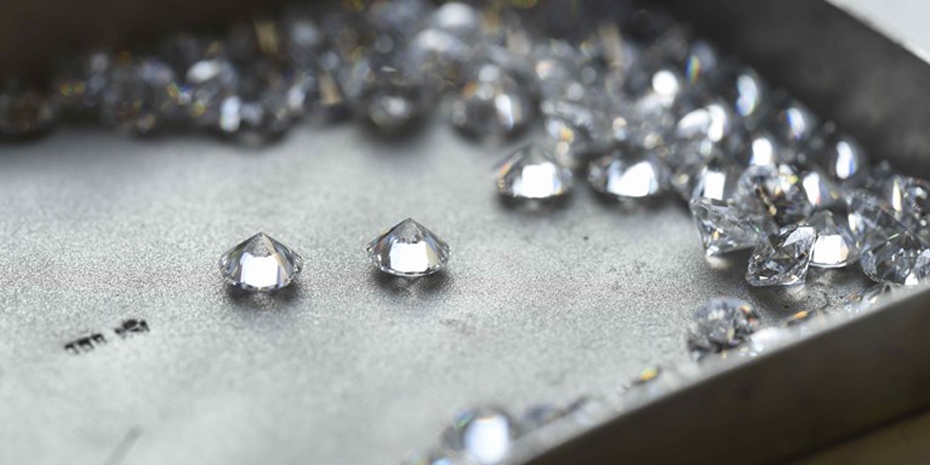 Diamanten In Een Bakje