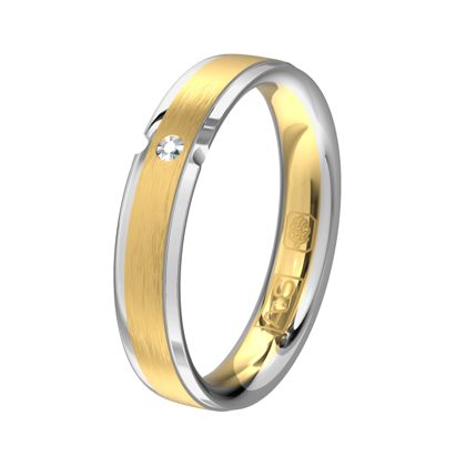 Le bicolore est à l'honneur! Cette bague en or jaune et or blanc est sublimée par un diamant « flottant », pour un éclat tout en légèreté et en élégance.