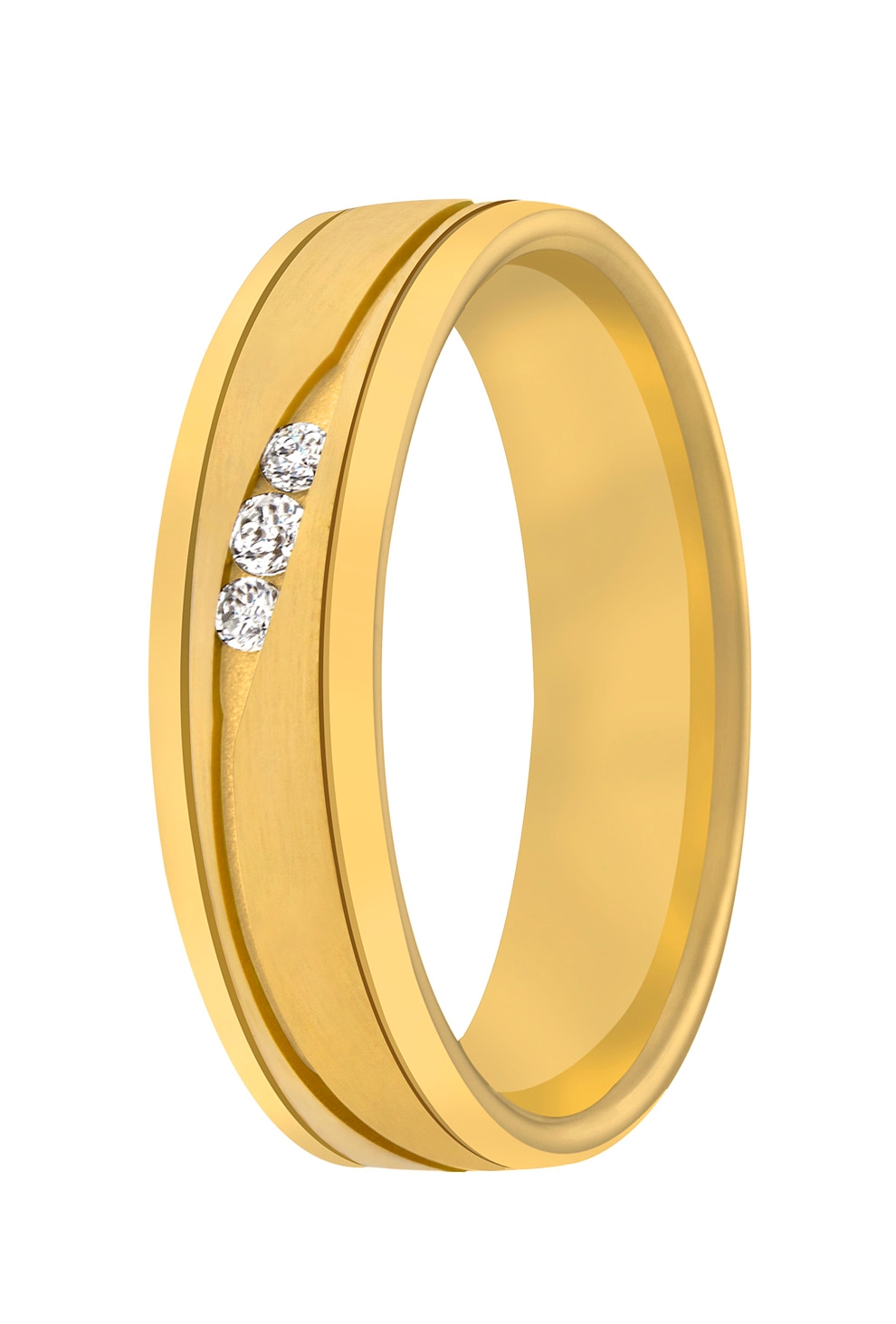 Deze bijzondere ring is een combinatie van glanzend en gematteerde geelgoud. In de verlaagde baan hebben onze diamantzetters drie briljanten geplaatst.