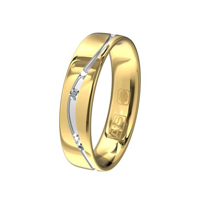 Deze geelgouden ring is voorzien van een prachtige verlaagde bewerking waarin onze diamantzetters maar liefst acht briljanten hebben geplaatst.