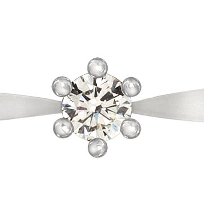 De klassieker onder de solitairringen! Prachtig uitgevoerd in een geheel witgoud palladium combinatie en voorzien van een briljant van 0,05 ct.