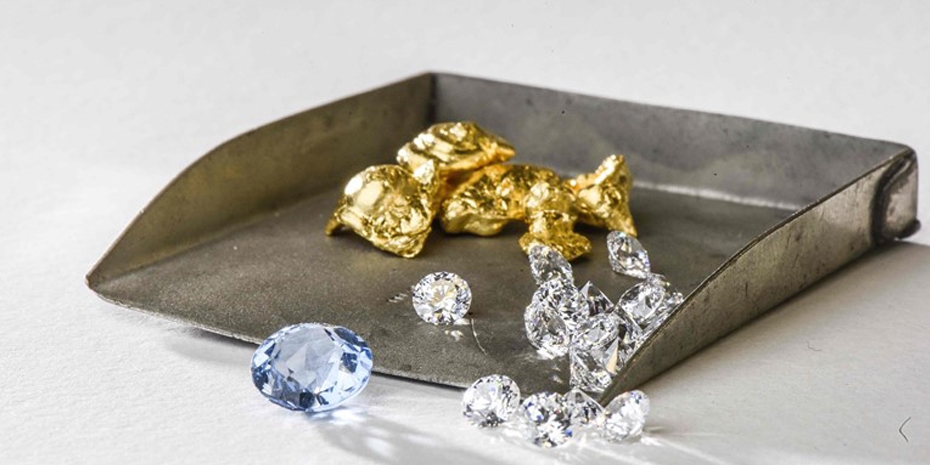 Bakje Met Goud En Briljanten