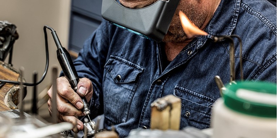 Diamantzetter Aan Het Werk