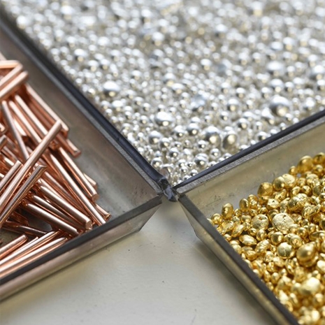 Rosegoud, Witgoud En Geelgoud In Bakjes