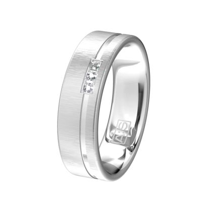 Deze ring bevat sierlijke geslepen lijnen, met een fonkelende briljant.