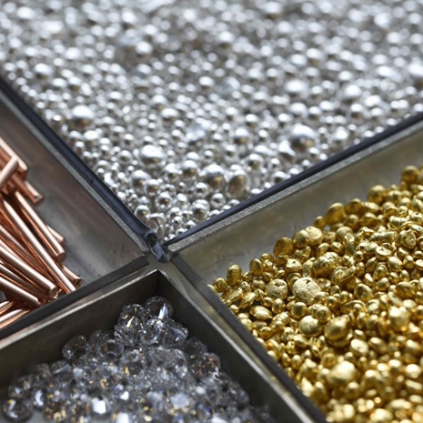 Bakjes Met Goud En Briljanten