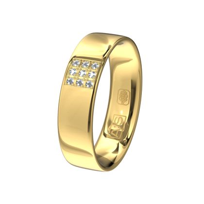 Deze klassieke geelgouden schoonheid is door onze diamantzetters voorzien van negen briljanten. Deze zijn in een elegant vierkant geplaatst.