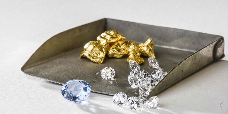 Geelgoud En Briljanten In Bak