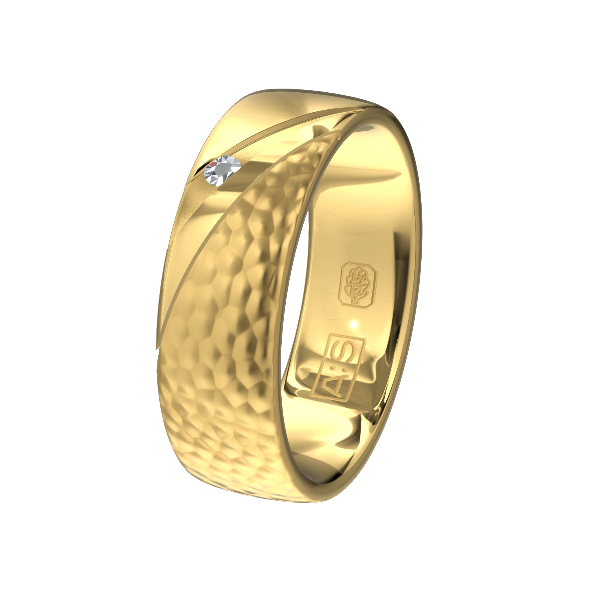 Een geelgouden trouwring voor een bruid met lef. Een ring met een unieke hamerslag gecombineerd met glanzende vlakken en een briljant gezet uit 't midden van de ring