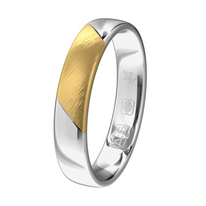 Lichtbol van buiten én van binnen betekent optimaal draagcomfort. Het overgrote deel van de ring is glanzend, maar het diagonaal afgesneden geelgoud is gematteerd.