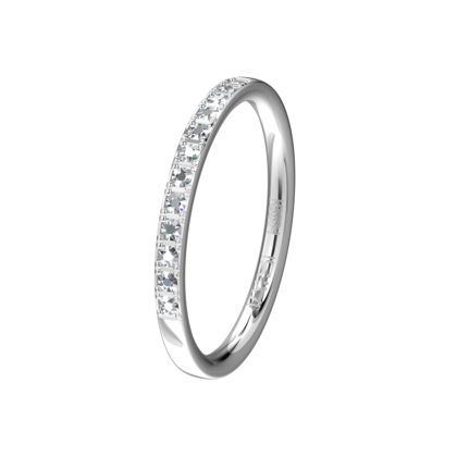 Een elegante witgouden aanschuifring met voor éénderde deel volgezet met briljanten. Een perfecte combinatie met bijvoorbeeld een Memoirering.