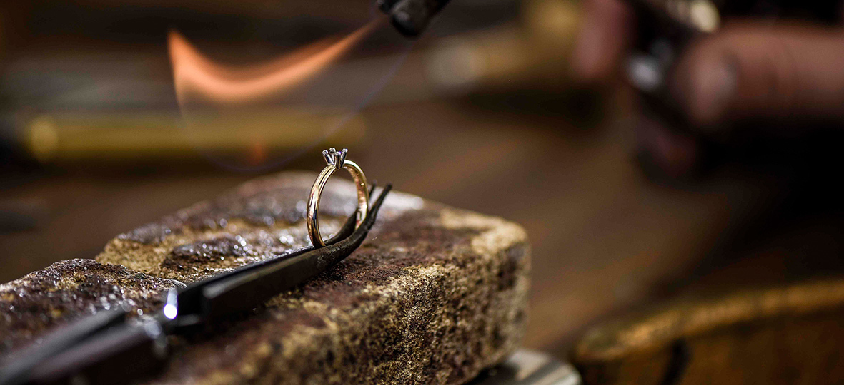 Solitairring met vuur