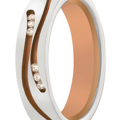 Een prachtige combinatie van warm rosegoud gecombineerd met koele tinten witgoud waarin onze diamantzetters zes briljanten hebben geplaatst.