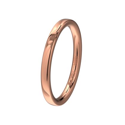 Met deze fraaie, iets bredere en dikkere, rosegouden aanschuifring kun je je memoire- of solitairring uitbreiden tot een prachtig sieraad!