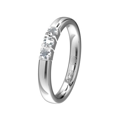 Deze witgoudpalladium Memoirering is door onze diamantzetters voorzien van drie briljanten. Laat je Memoirering meegroeien met alle bijzondere momenten in je leven!